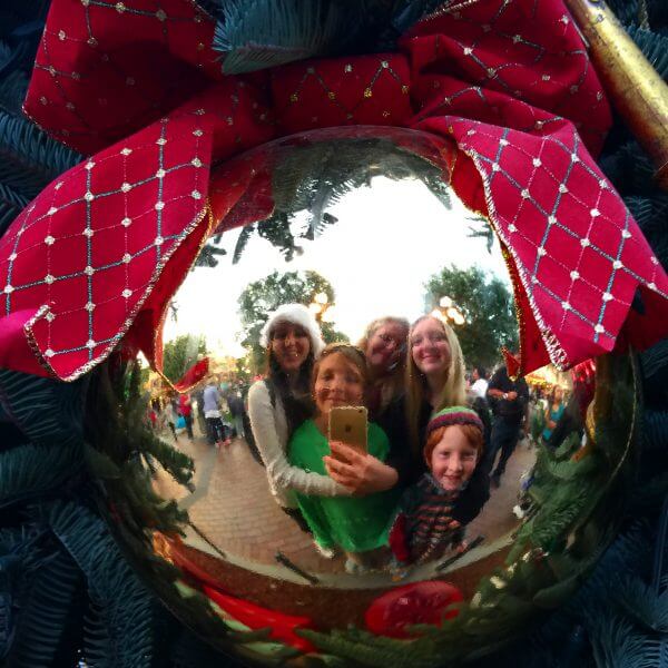 Disneyland Family Holiday Photo Idea